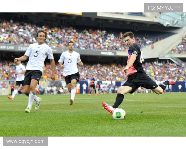 足球明星同款海报大揭秘让你轻松拥有偶像风范与时尚魅力 足球明星同款海报大揭秘让你轻松拥有偶像风范与时尚魅力